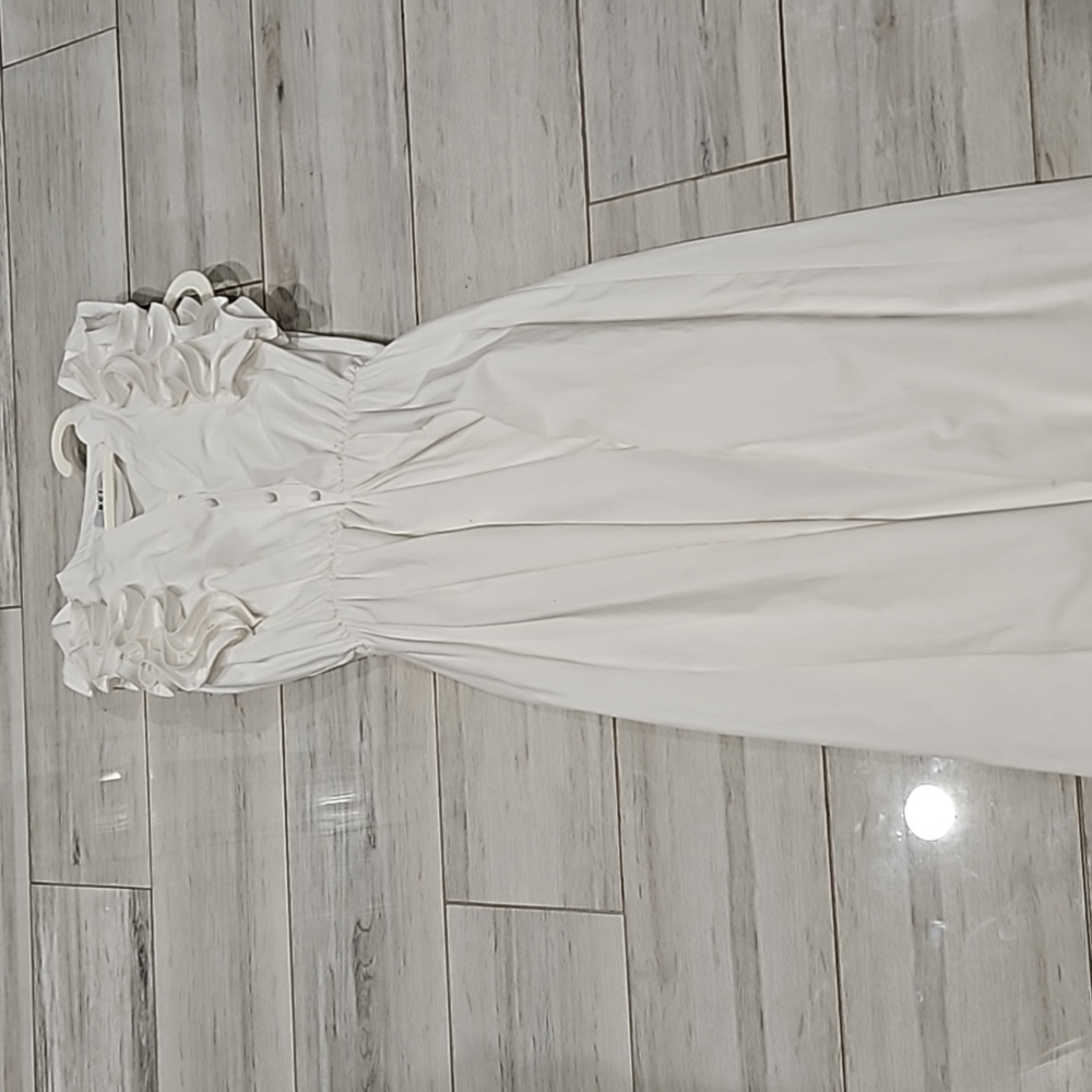 White sleeveless dress